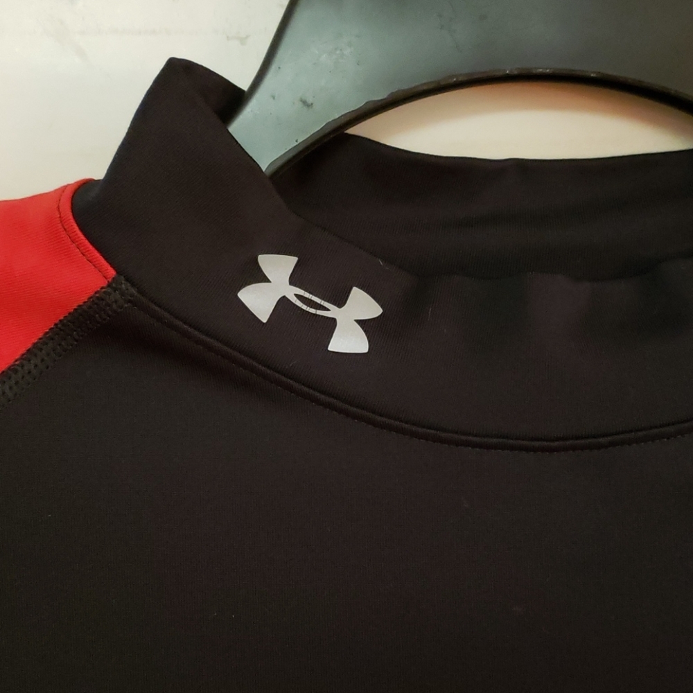 Like New! Under Armour yxl cold gear shirt - Picture 3 of 4